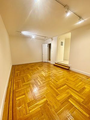 4th image of 56 W 65th St APT 1J