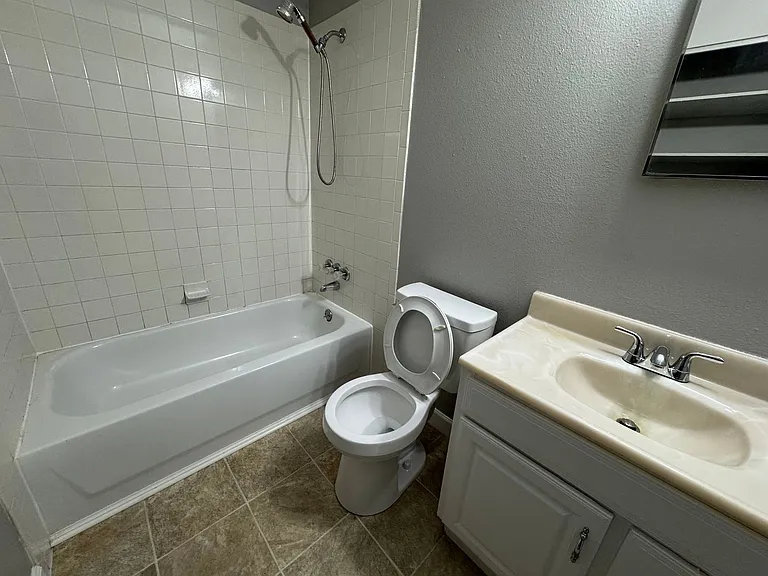 3906 W Sylvania Ave — Photo 31