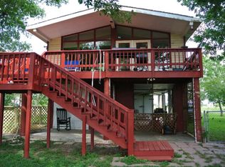 95 Mollnar Dr, Palacios, TX 77465