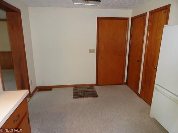 4th image of 212 9th St NE