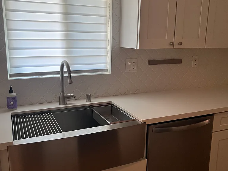 703 E Grove St — Photo 14