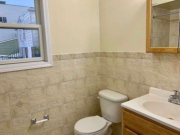 4th image of 324 Sussex St #2F