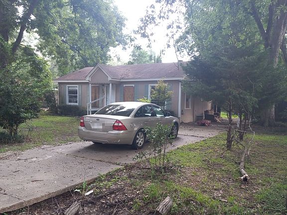 2nd image of 202 Rosewood Dr