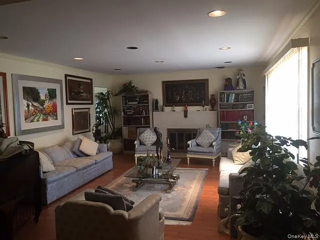 6 bed, 3.0 bath, 2773 sqft, $7,800 — Photo 2