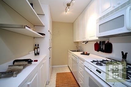 3rd image of 165 W 66th St APT 11G