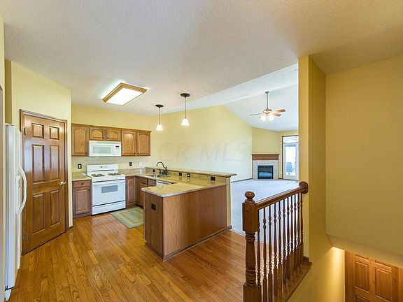 2nd image of 152 Pebble Creek Dr SW