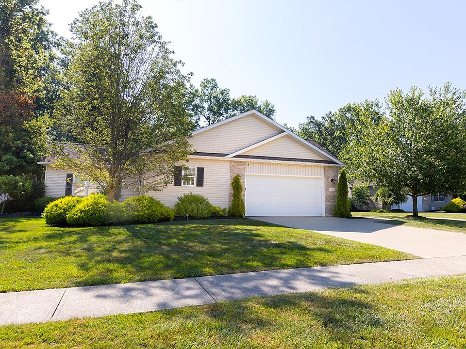 1st image of 829 Dogwood Ln