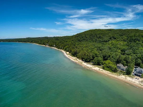 968 S Manitou Trl, Lake Leelanau MI