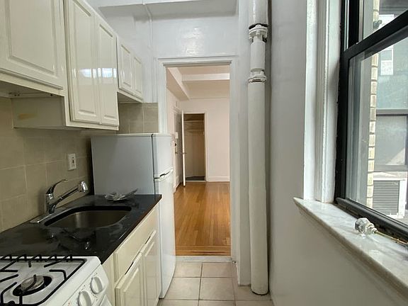 5th image of 135 E 50th St APT 3J
