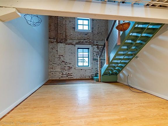 5th image of 101 E Walnut St #215