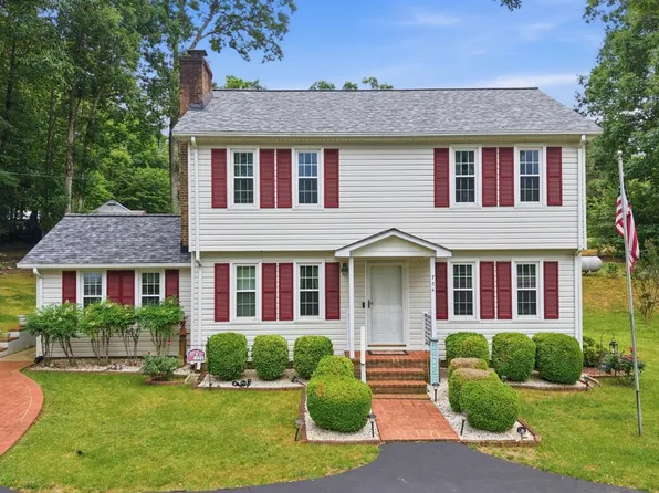 724 Spring St, Hurt, VA 24563