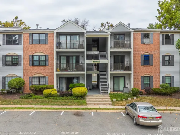 32 Canterbury Ct, Piscataway, NJ 08854