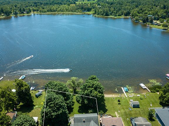 4th image of 2926 Lake Ave