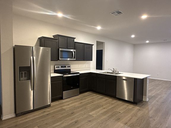 4th image of 1050 Rio Bravo Dr