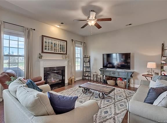 4th image of 3620 Halcyon Dr