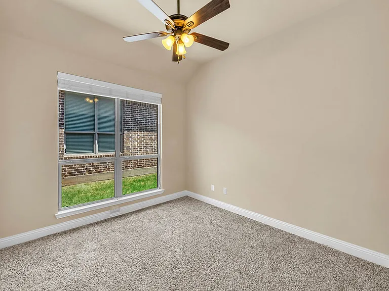 1721 Medina Ln — Photo 24