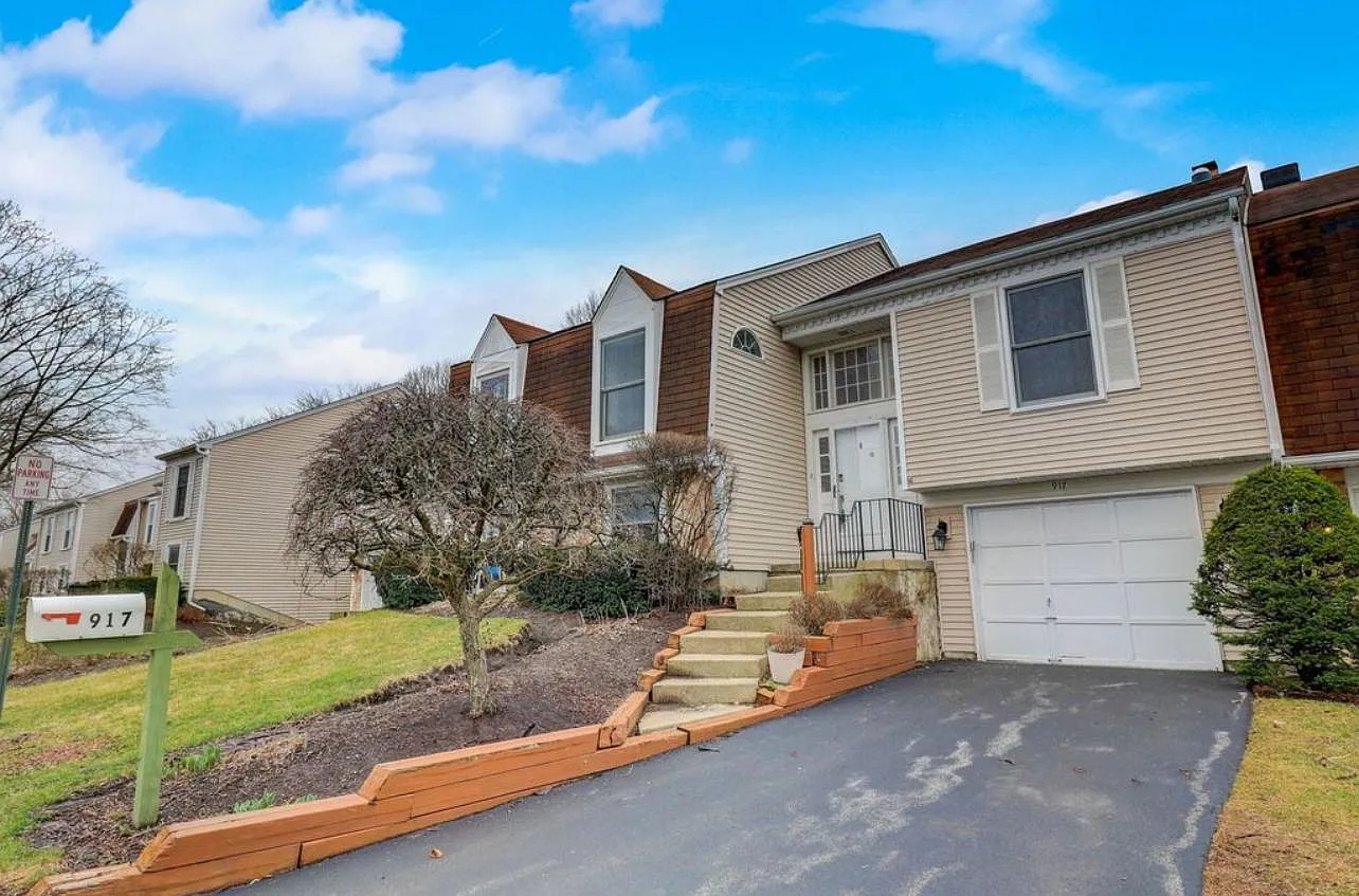 3 bed, 2.5 bath, 1500 sqft, $2,995 — Photo 1
