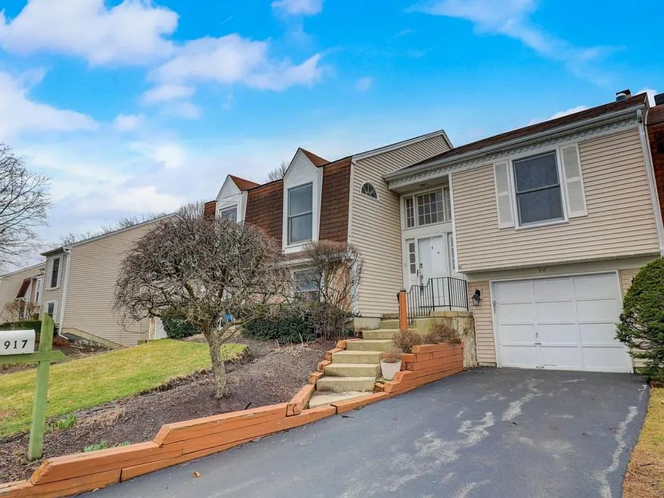 917 Burgess Cir