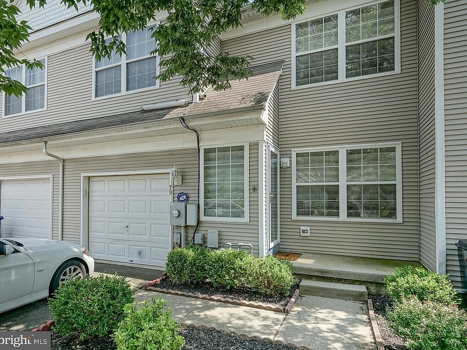1st image of 79 Tattersall Dr