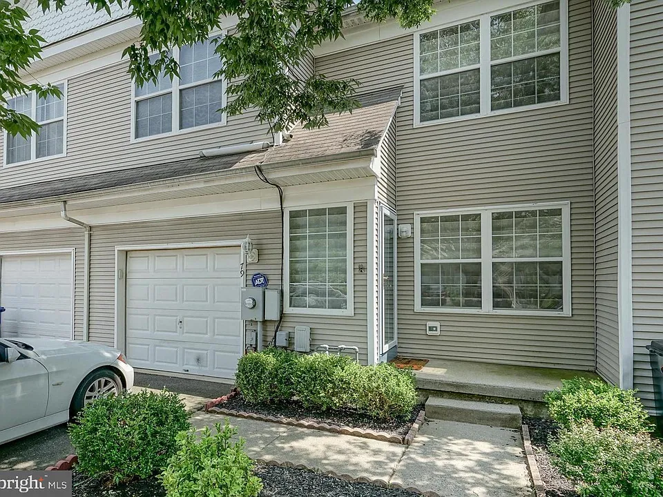 79 Tattersall Dr