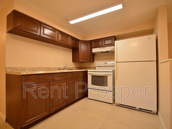 4th image of 3604 Washington St