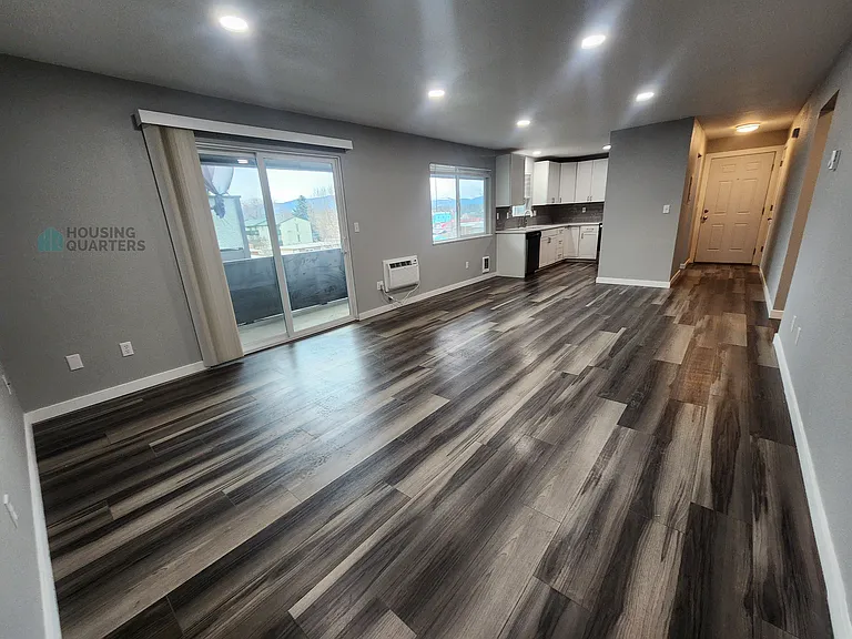 12421 E Riverside Ave #6 — Photo 2