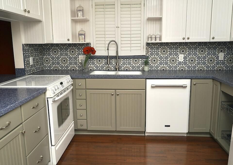 2nd image of 1430 S Lakeside Dr APT 13