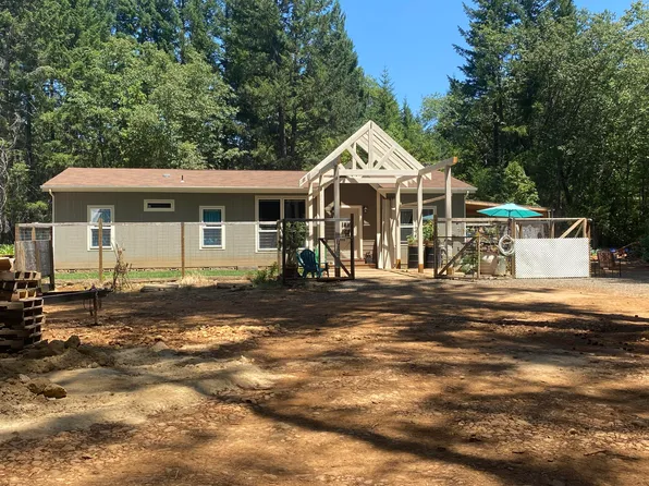 200 Fernwood Dr, Cave Junction, OR 97523