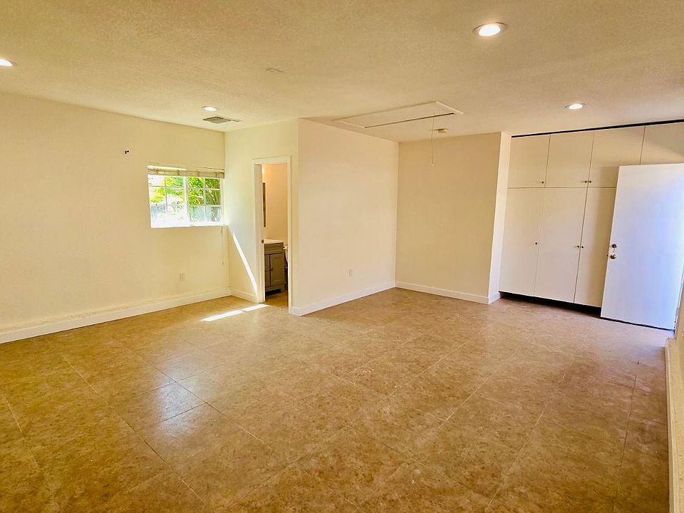 2nd image of 1241 W Walnut Ave #C