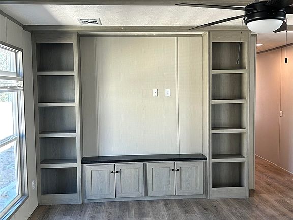 4th image of 5670 Brady Cir