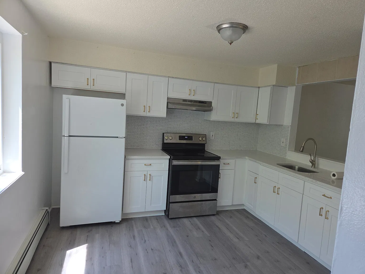 667 Hill St — Photo 3