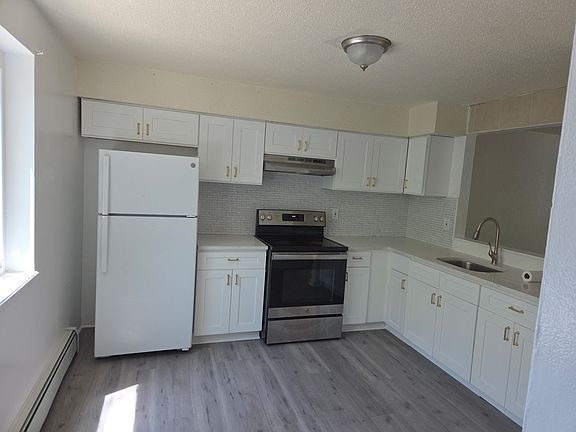 3rd image of 667 Hill St