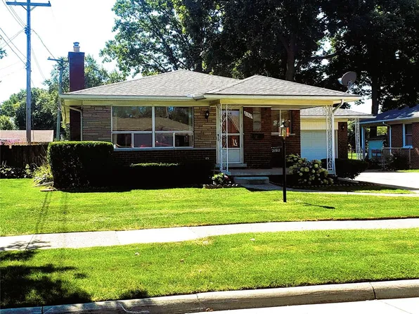 21312 Raymond St, Saint Clair Shores, MI 48082