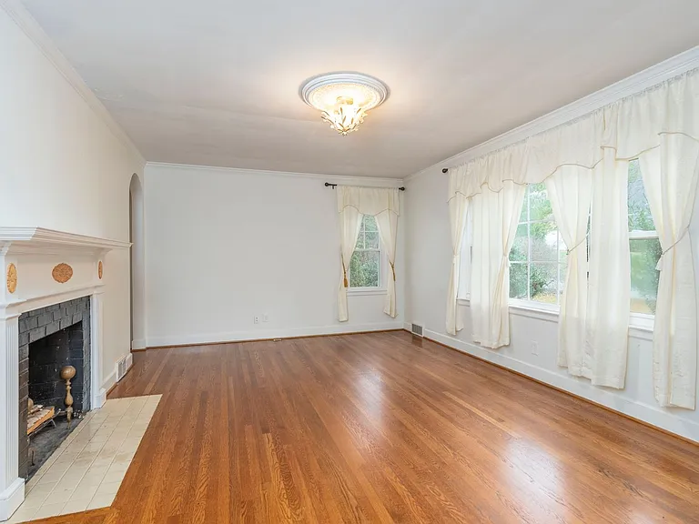 16 Lorraine Ave — Photo 6