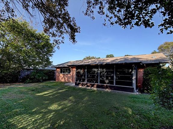 3rd image of 10910 Del Prado Dr W