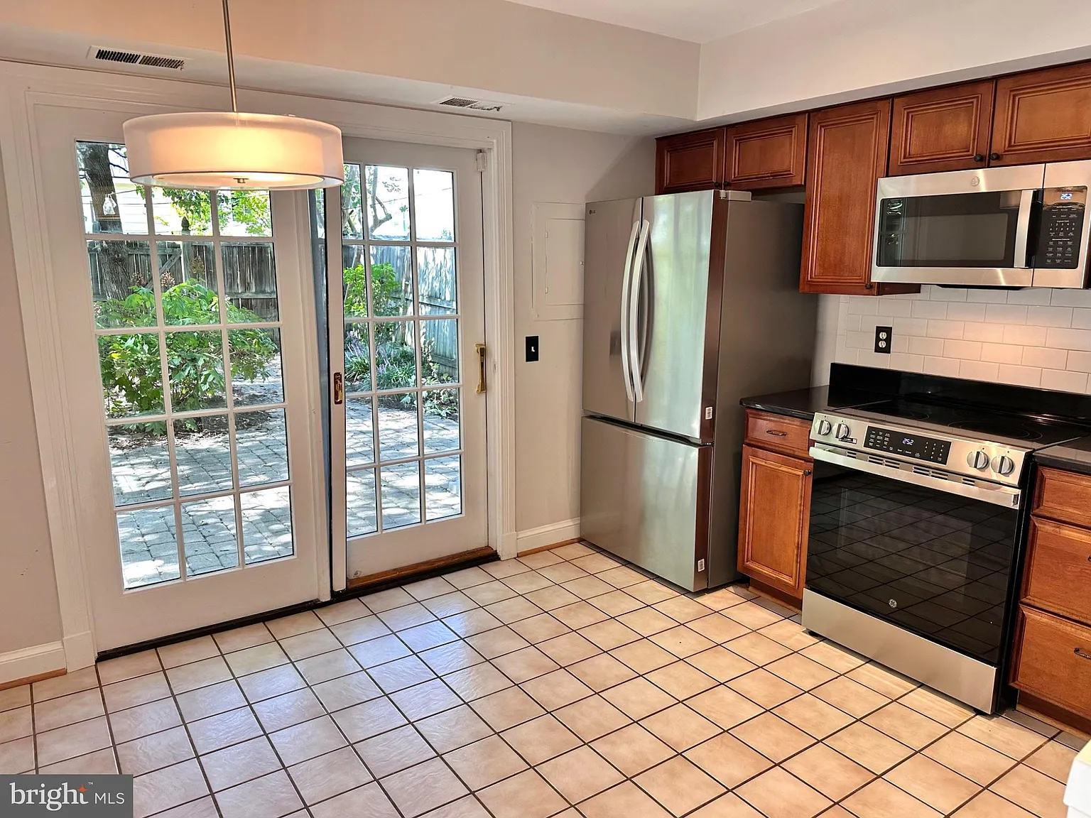 2 bed, 1.5 bath, 1186 sqft, $3,600 — Photo 4