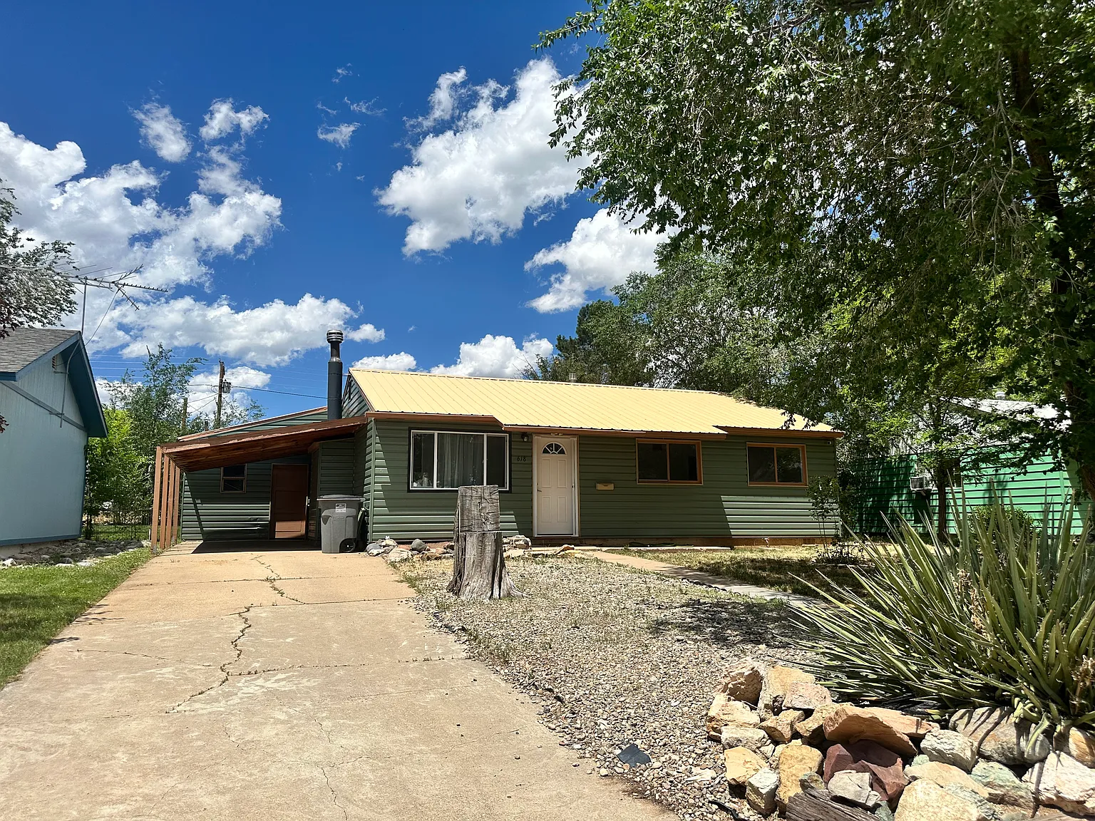 2 bed, 900 sqft, $1,800 — Photo 1