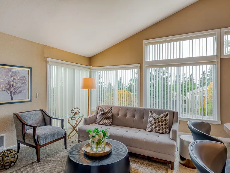 Sunset Summit Apartments — Photo 8