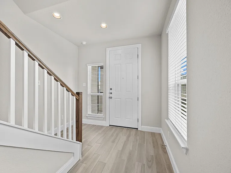 213 Graver St — Photo 20