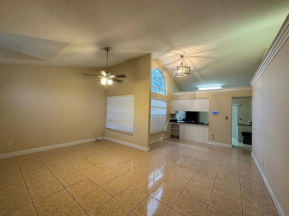 5th image of 2530 Davenport Cir