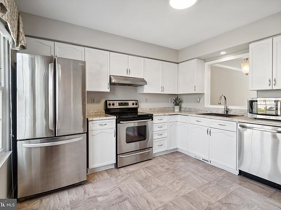 2nd image of 640 Radford Ter NE