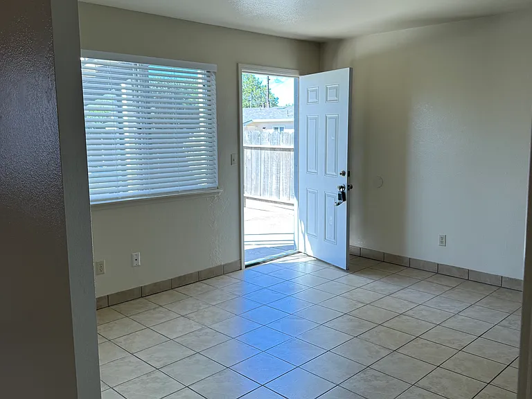 409 N 3rd St #2 — Photo 8