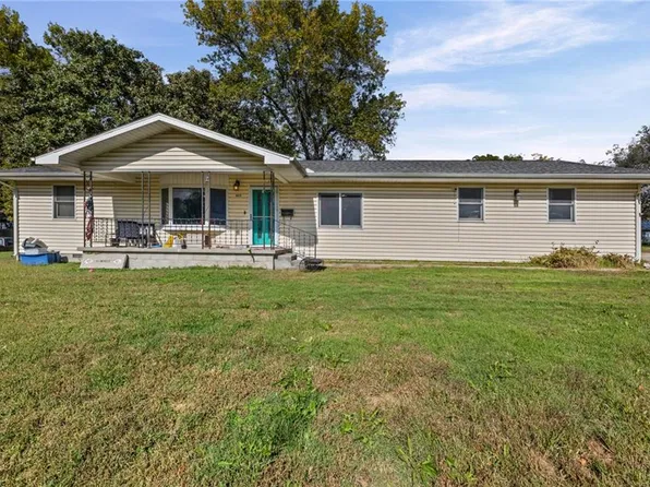 623 S Sycamore St, Iola, KS 66749