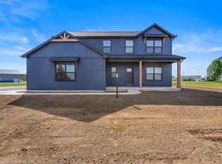 500 Prairie Meadows Dr, Heyworth, IL 61745