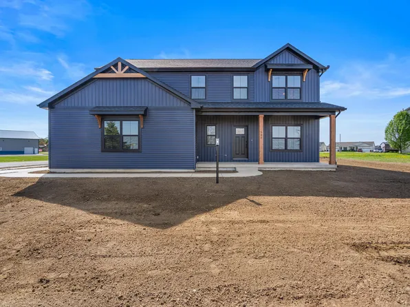 500 Prairie Meadows Dr, Heyworth, IL 61745