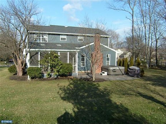 3rd image of 108 Burgundy Ln