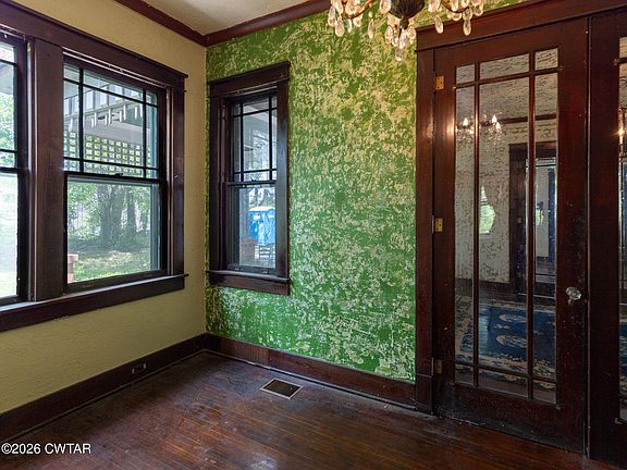 8th image of 3061 Highland St