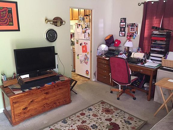 4th image of 301 E Willard Ave