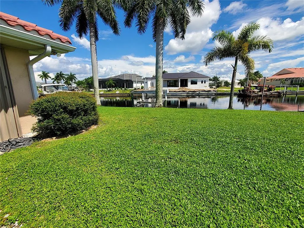 3 bed, 2.0 bath, 1998 sqft, $2,200 — Photo 2