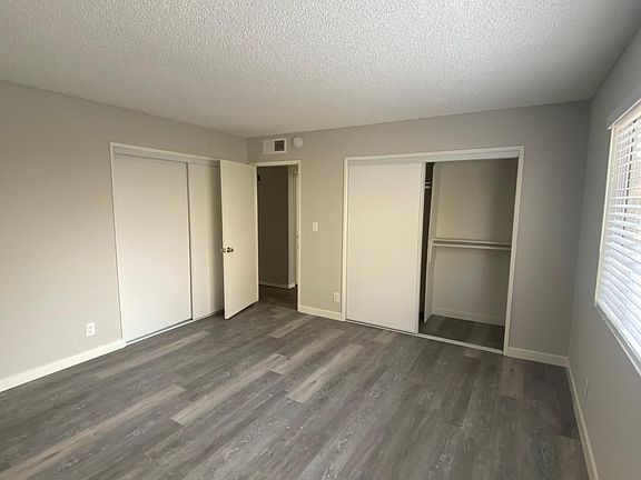 5th image of 18375 Collins St #209
